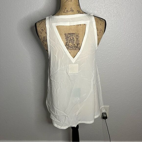 NWT Chaser Size M White Silk Basics Vent Back Flounce Tank Lightweight Sheer - Picture 8 of 8